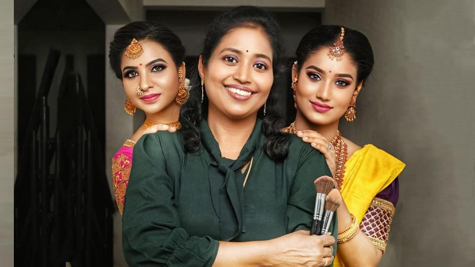 Bridal makeup artist Niranjana working with a bride